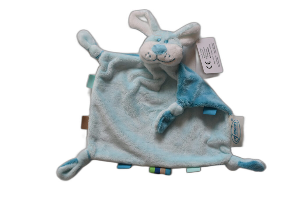Blauw tutpoppetje met hondenkop en gekleurde labeltjes