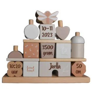 Label Label houten stapelhuisje met naam Nougat