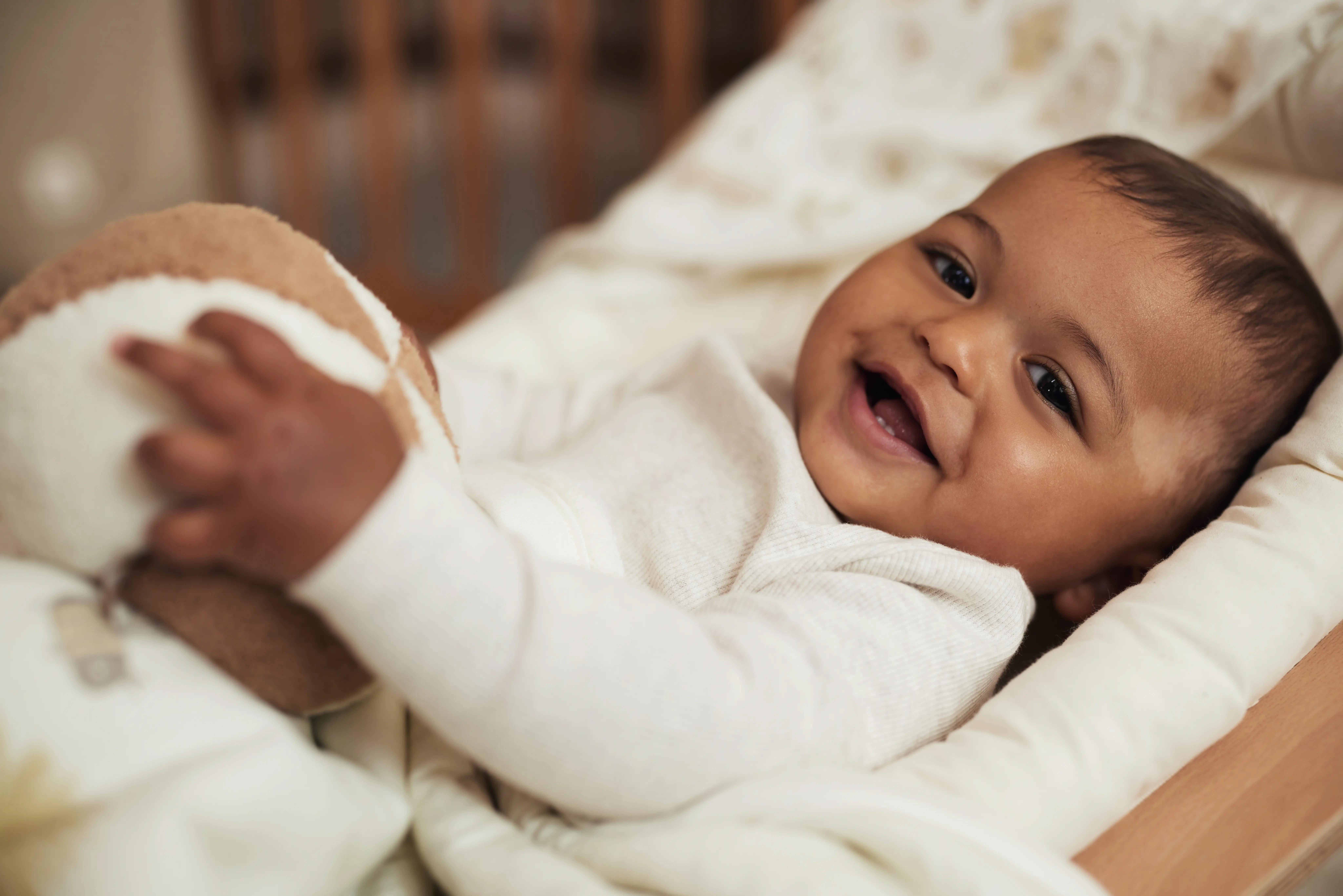Jollein speelbal met naam Ivory Biscuit - sfeerfoto lifestyle 2